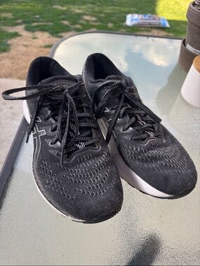 Women’s ASICS Gel Kayano 28, size 8.5